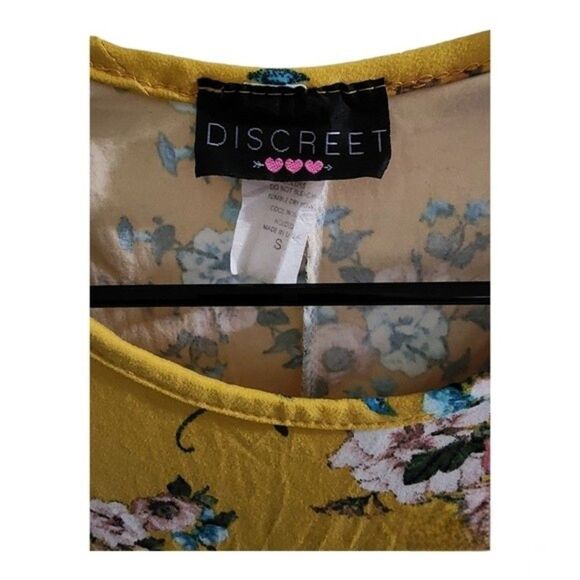 Discreet Floral Dress - Picture 3 of 3